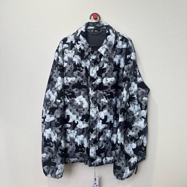 未使用 LouisVuitton/路易威登 迷彩双面羽绒服 尺码：56 11660