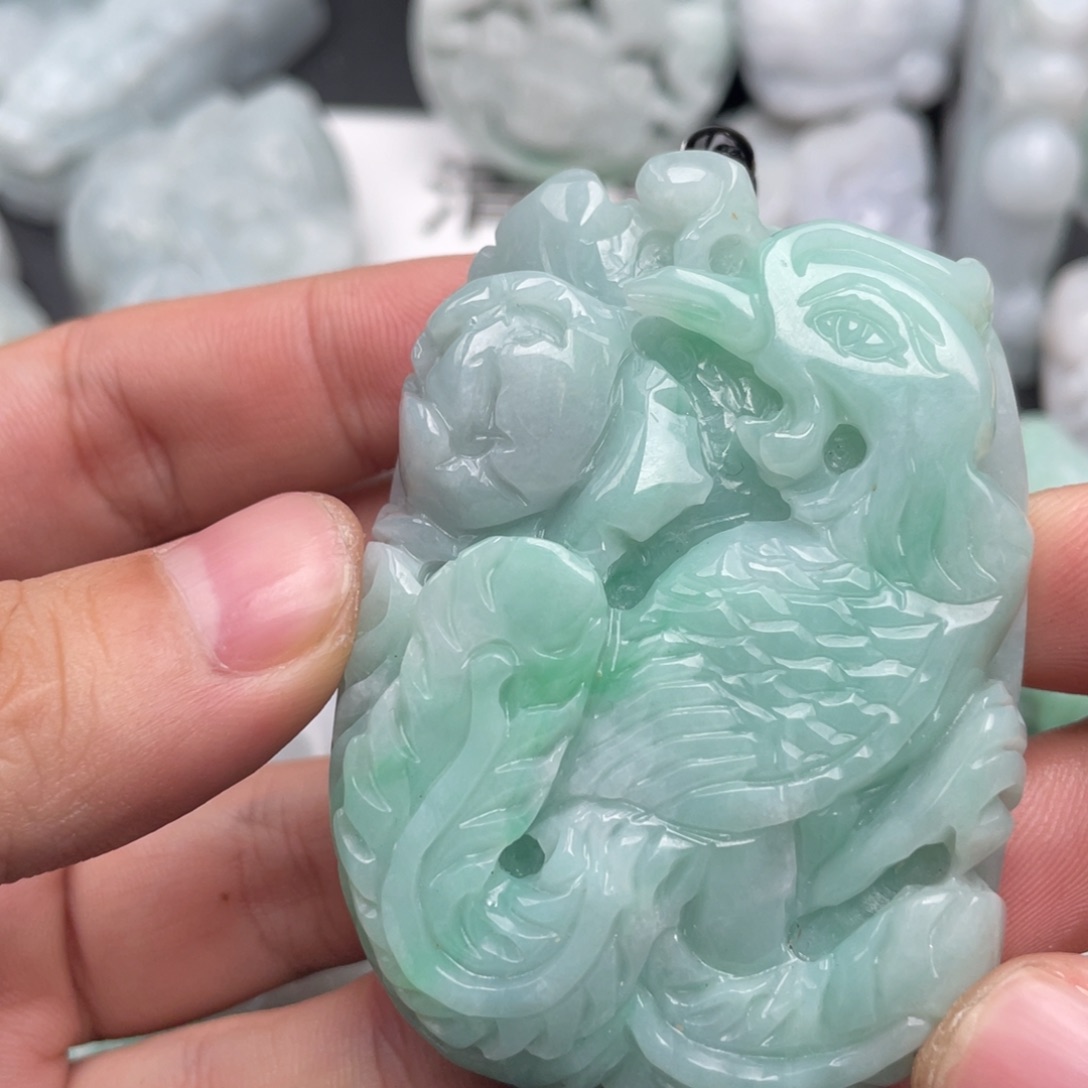 顾***猫翡翠未镶嵌吊坠(不含链)