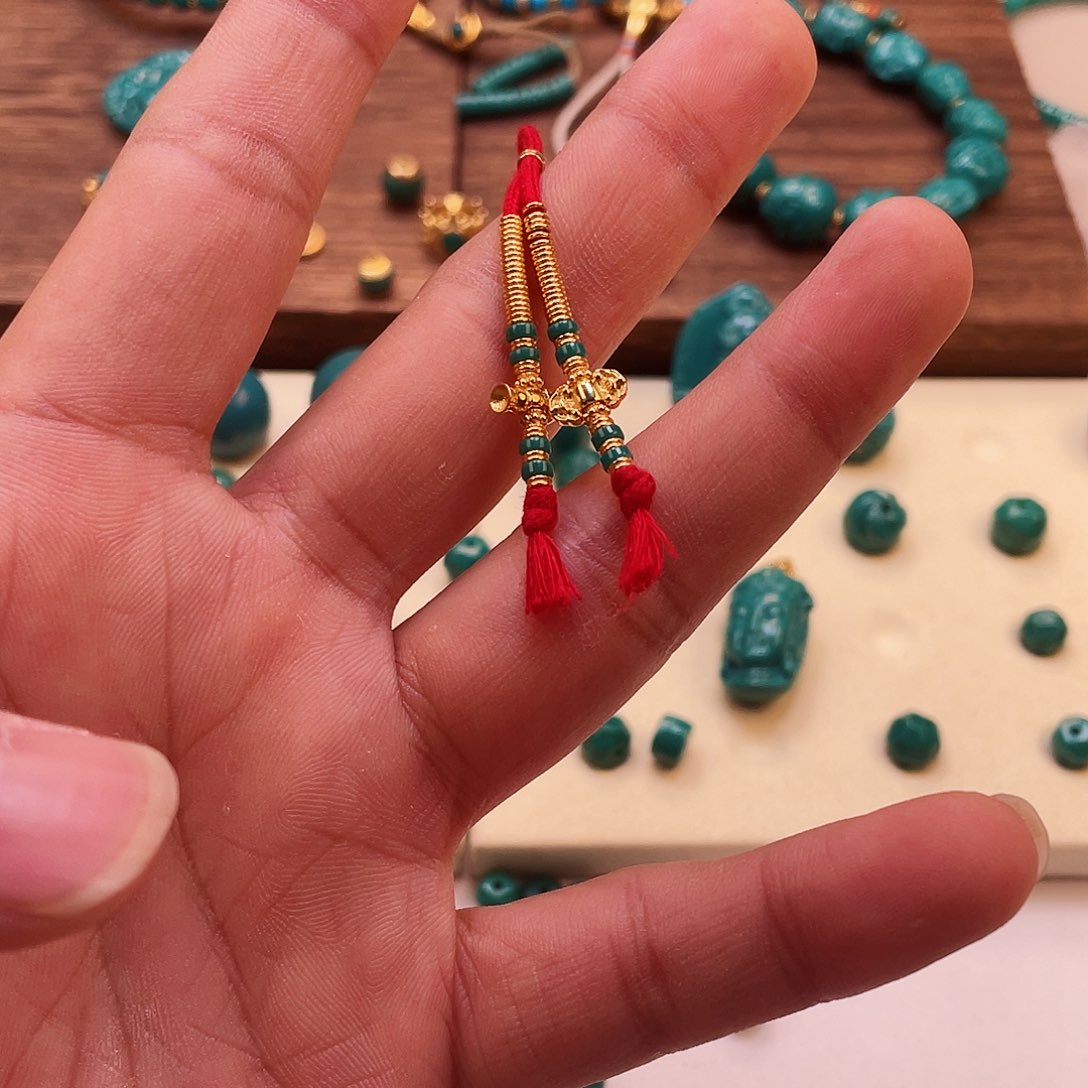 绿松石颈饰未镶嵌