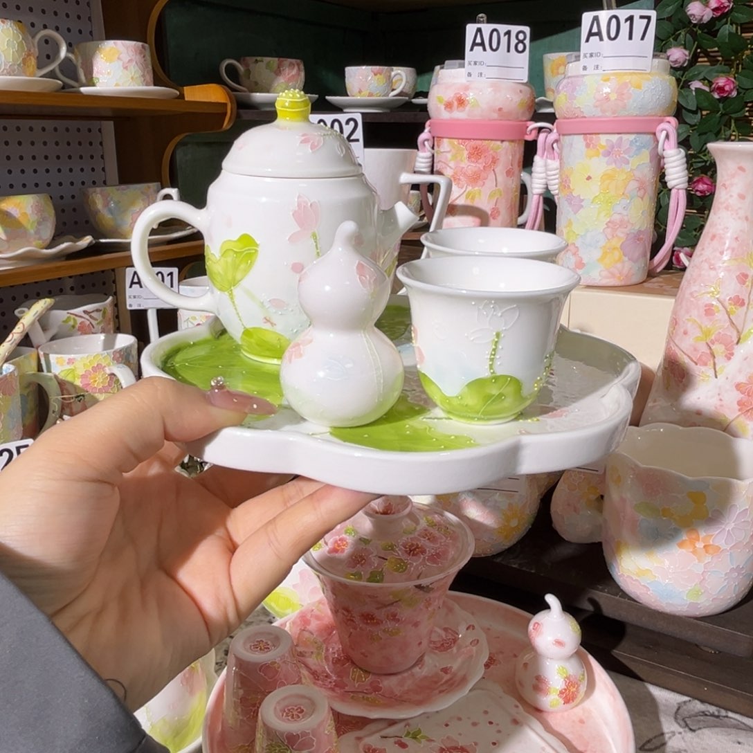 手柄款陶瓷荷花茶具一套