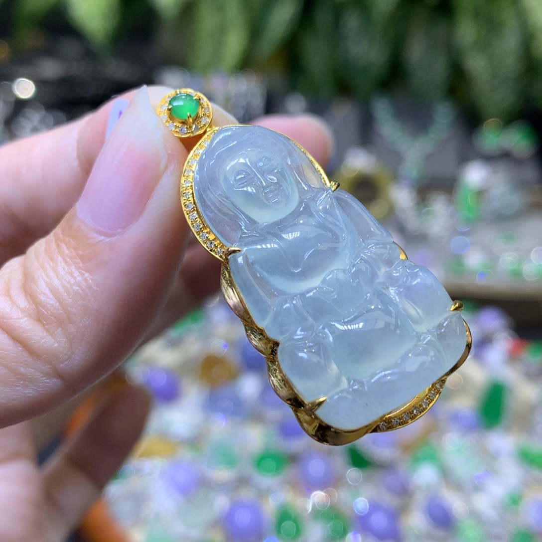 颈饰18K金镶嵌翡翠