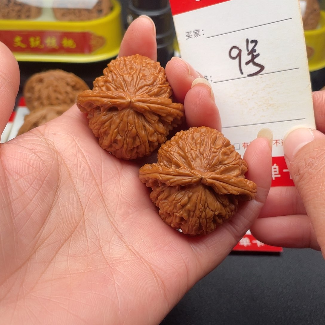 文玩核桃吊坠白狮子45