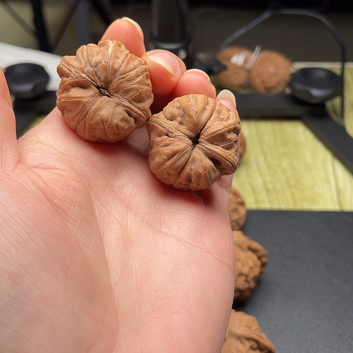 文玩核桃吊坠元宝异形