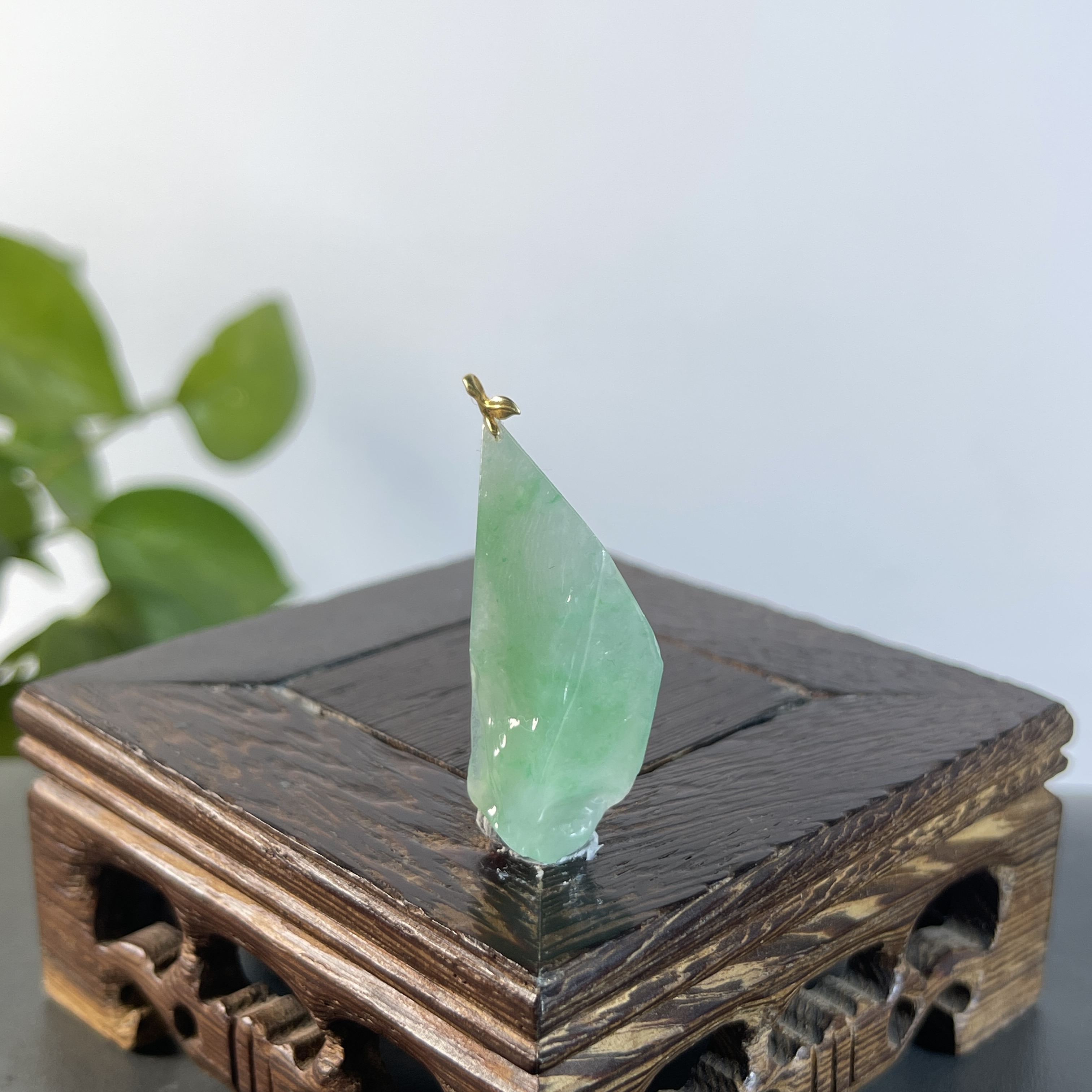 JXB30-184  18K扣头精品天然翡翠A货原石吊坠