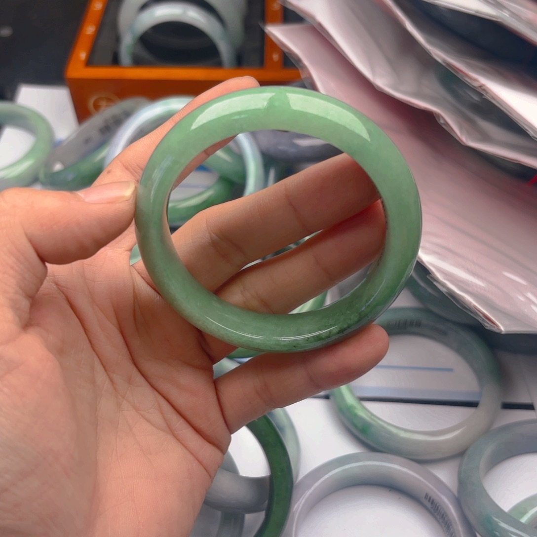 翡翠未镶嵌手镯5758x3. 22