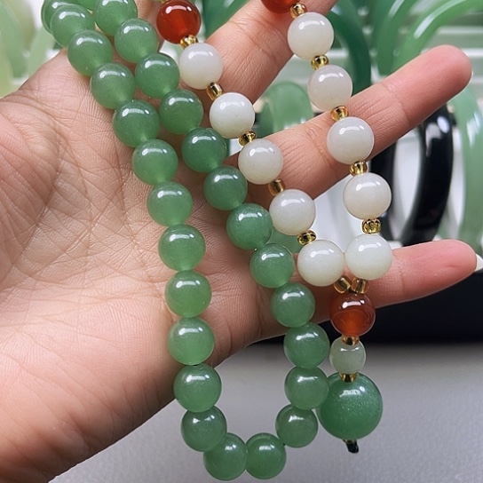 东陵石颈饰未镶嵌