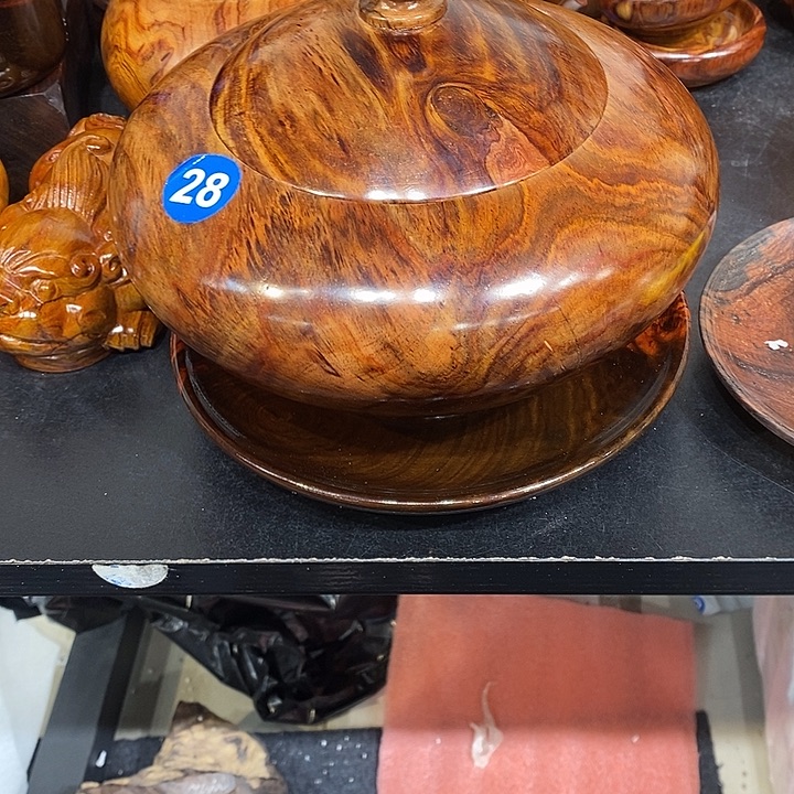 我***⋯黄花梨茶叶罐一个