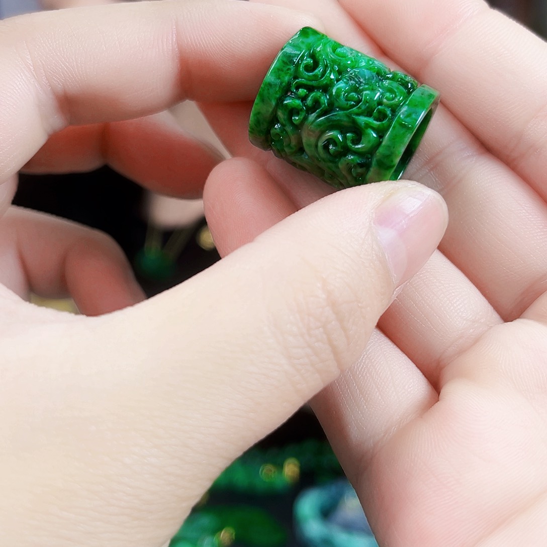 翡翠未镶嵌颈饰多样性发货