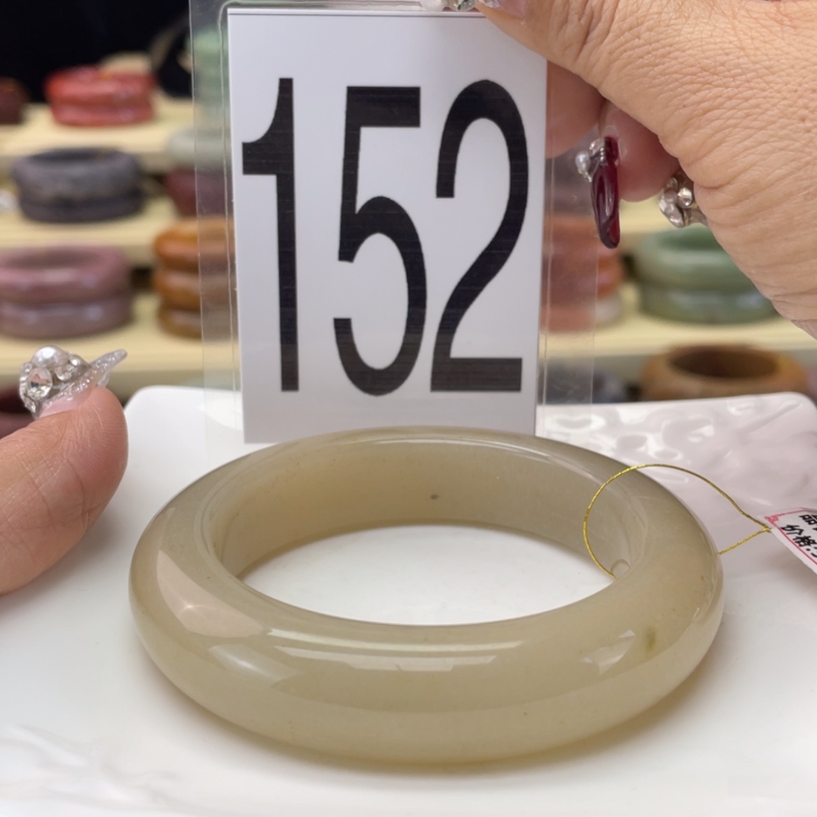 【闪购商品】石英质玉手镯未镶嵌