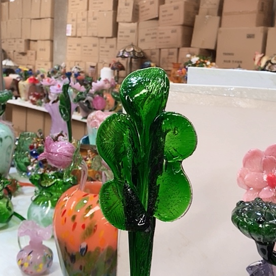 琉璃花瓶高45厘米宽9厘米