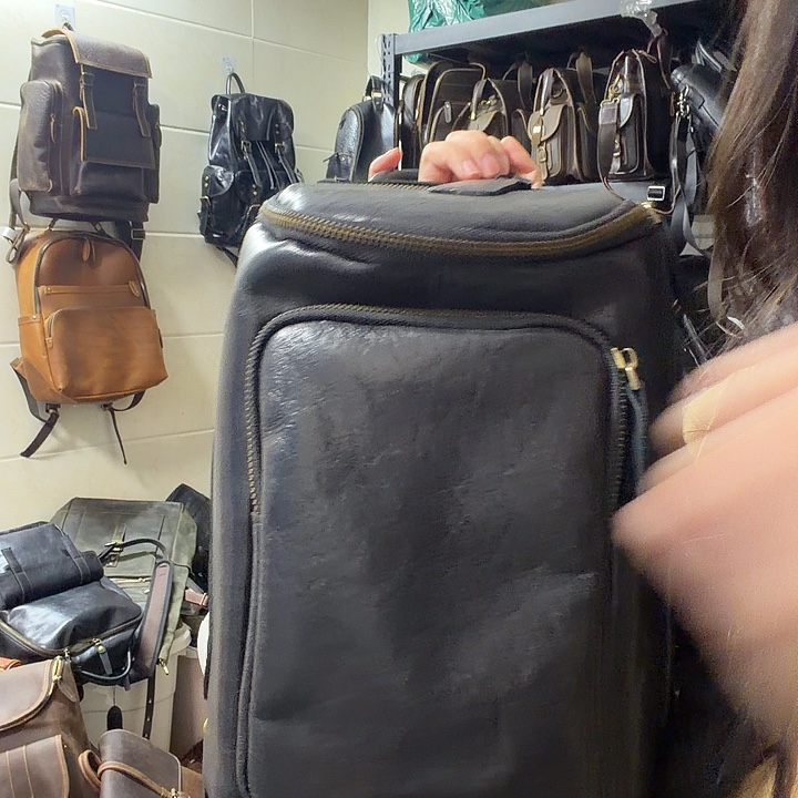 禅***小牛皮（革）头层牛皮斜挎包