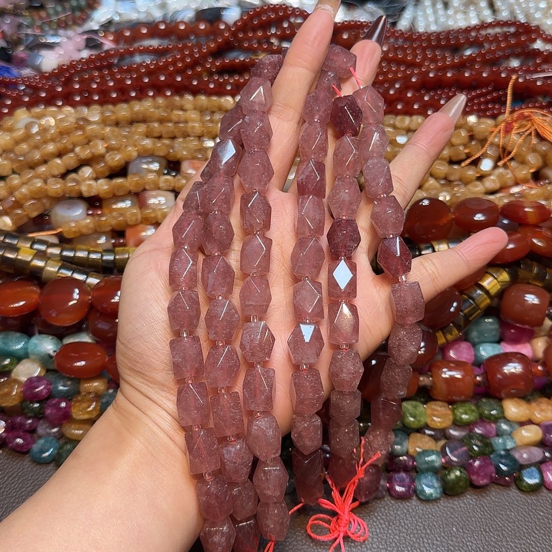 玛瑙/玉髓未镶嵌珠宝半成品天然草莓晶长八棱一条