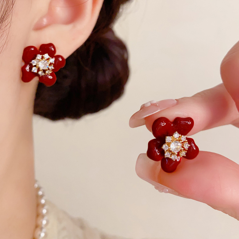 黄铜耳饰 新款时尚简约红色滴油花瓣耳钉气质轻奢百搭高级感耳环