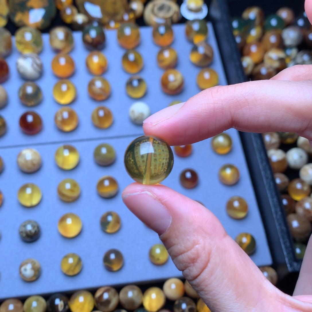 琥珀珠宝奇石未镶嵌