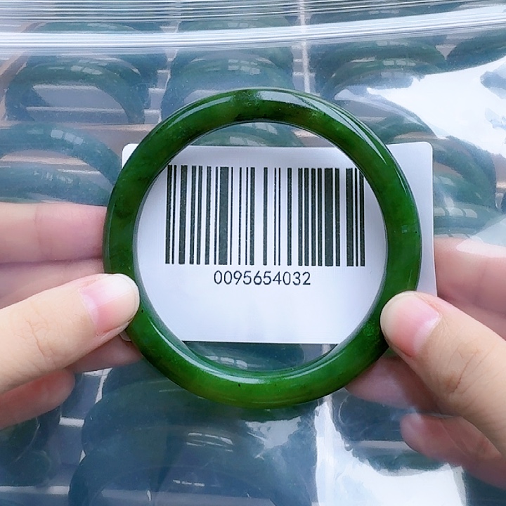 和田玉（碧玉）手镯未镶嵌6061微瑕