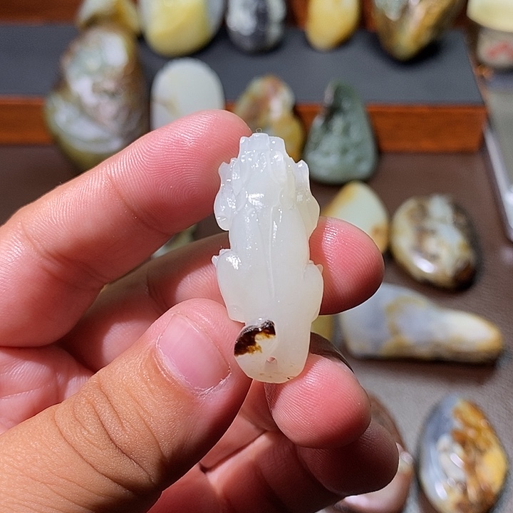 用***1颈饰未镶嵌和田玉定制