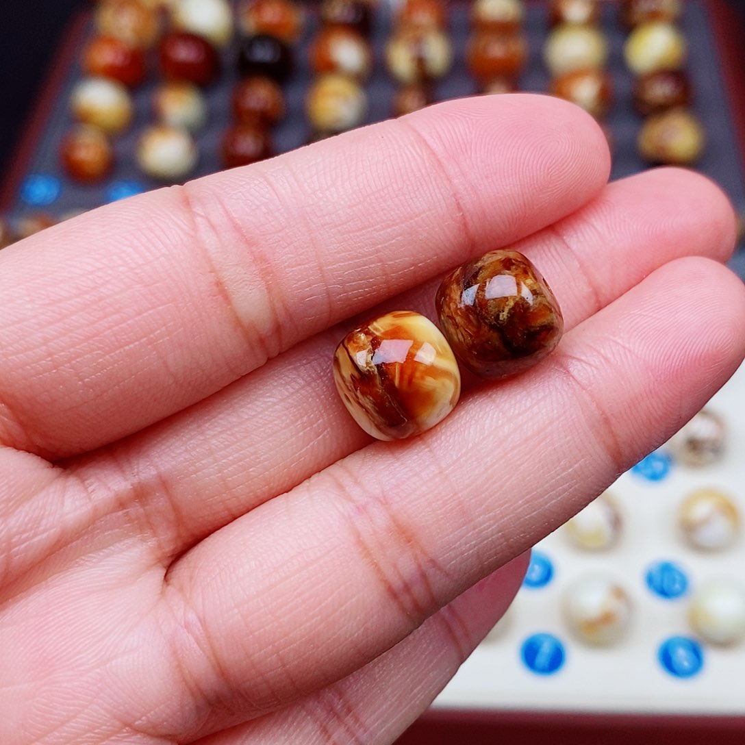 未镶嵌蜜蜡裸石杰*哥蜜蜡