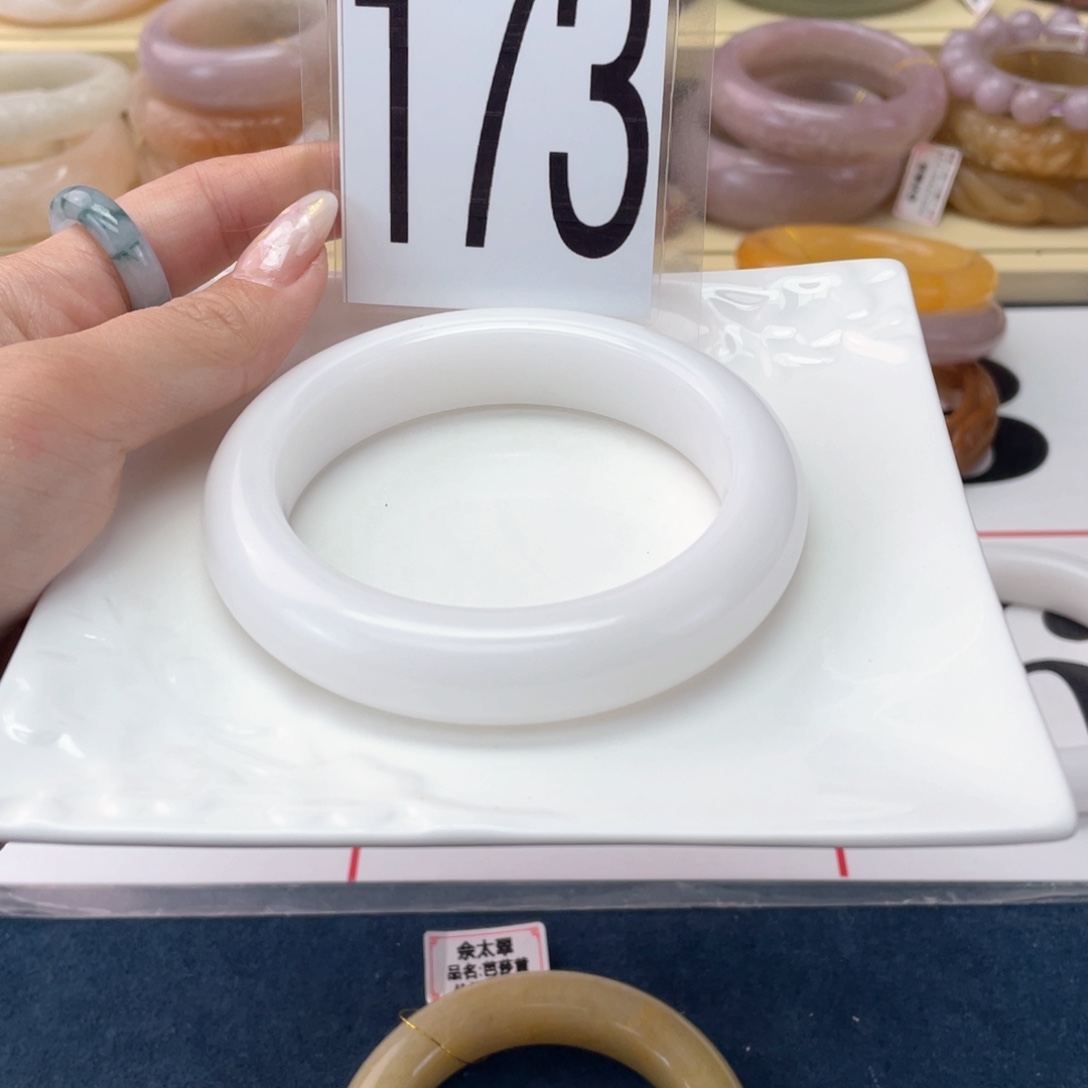 喵***e石英岩玉未镶嵌手镯