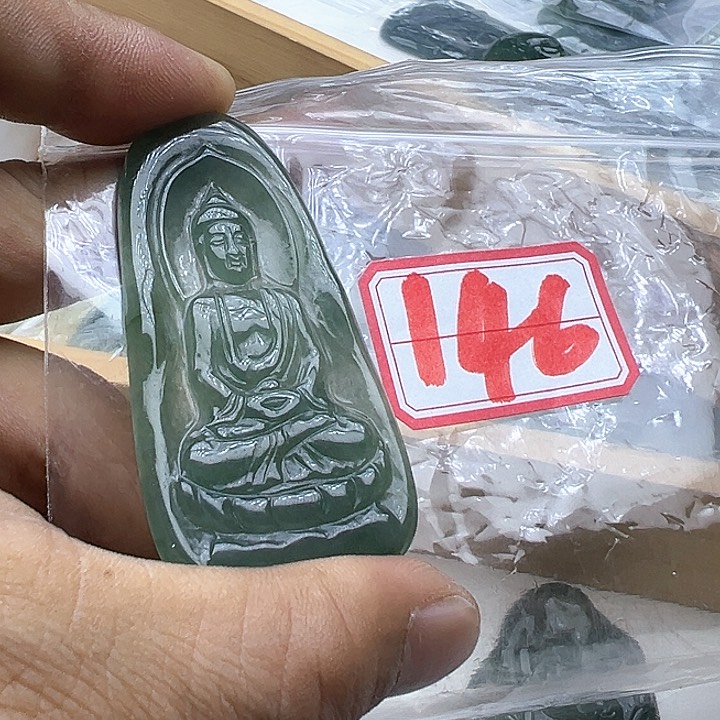 翡翠颈饰未镶嵌野*: