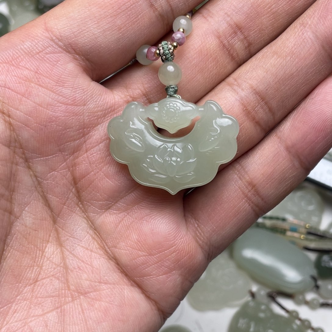 颈饰未镶嵌和田玉