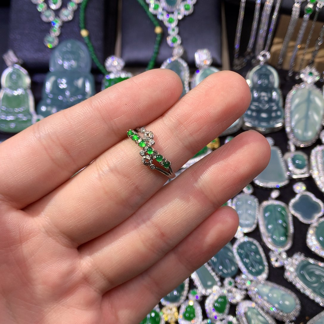 翡翠挂件未镶嵌98665566777