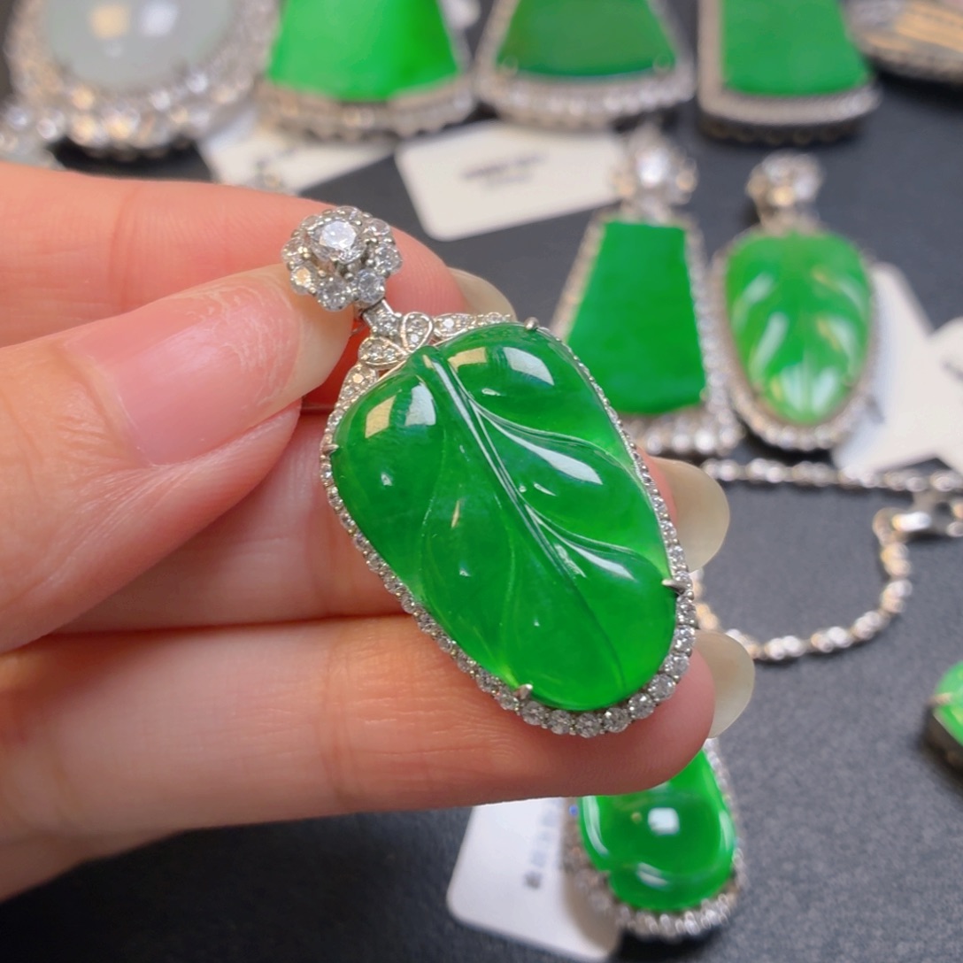 C****翡翠银S925镶嵌颈饰