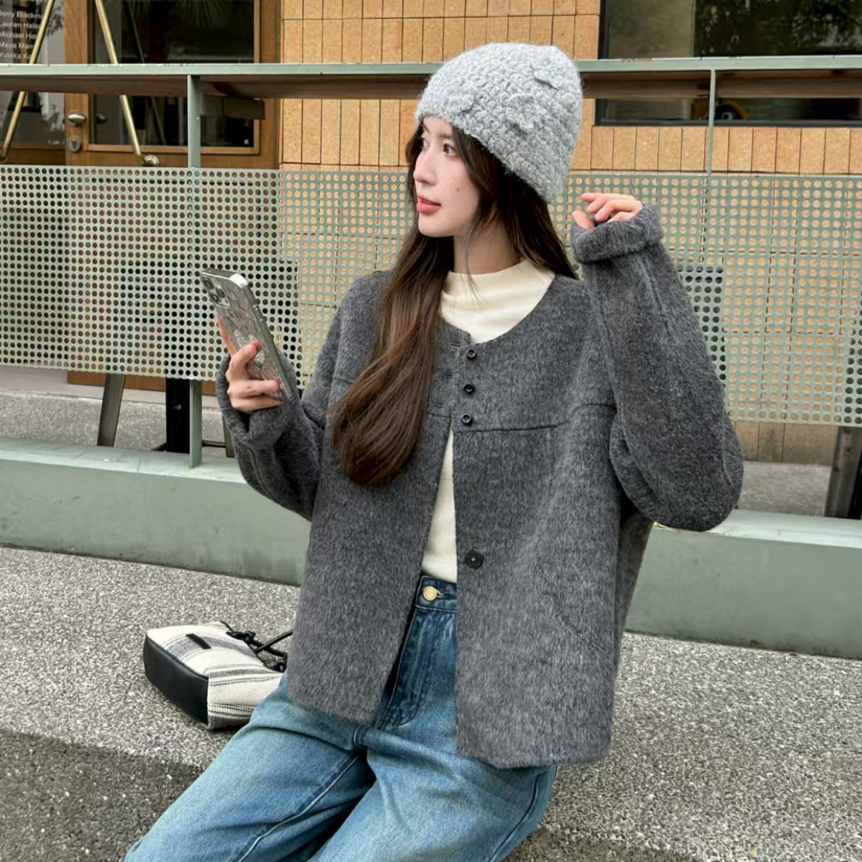 秋冬韩系短款百搭小香风双面毛呢外套女气质时尚。