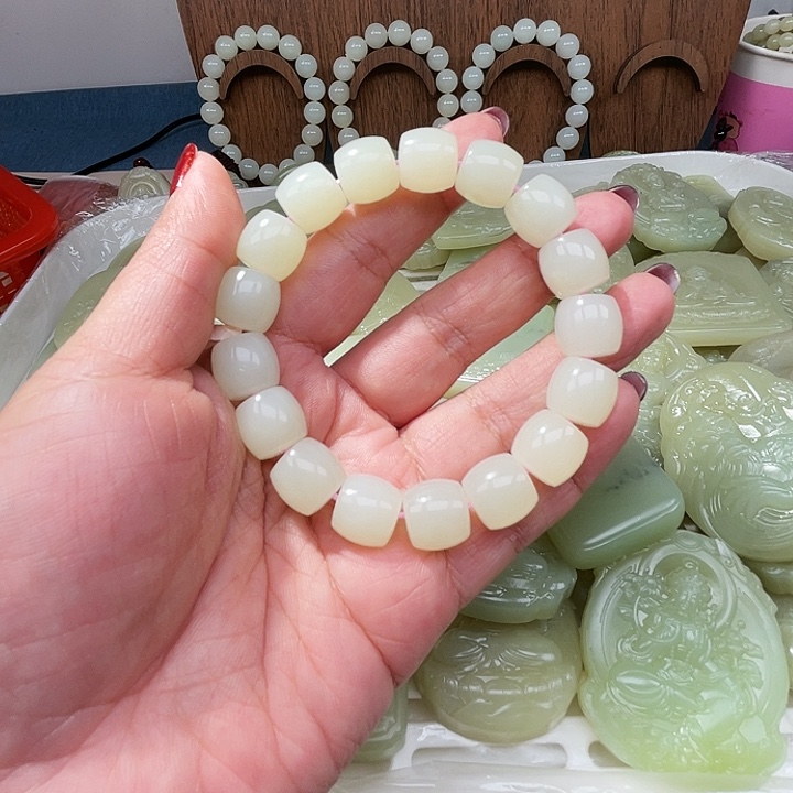 小***婷和田玉（糖玉）未镶嵌颈饰