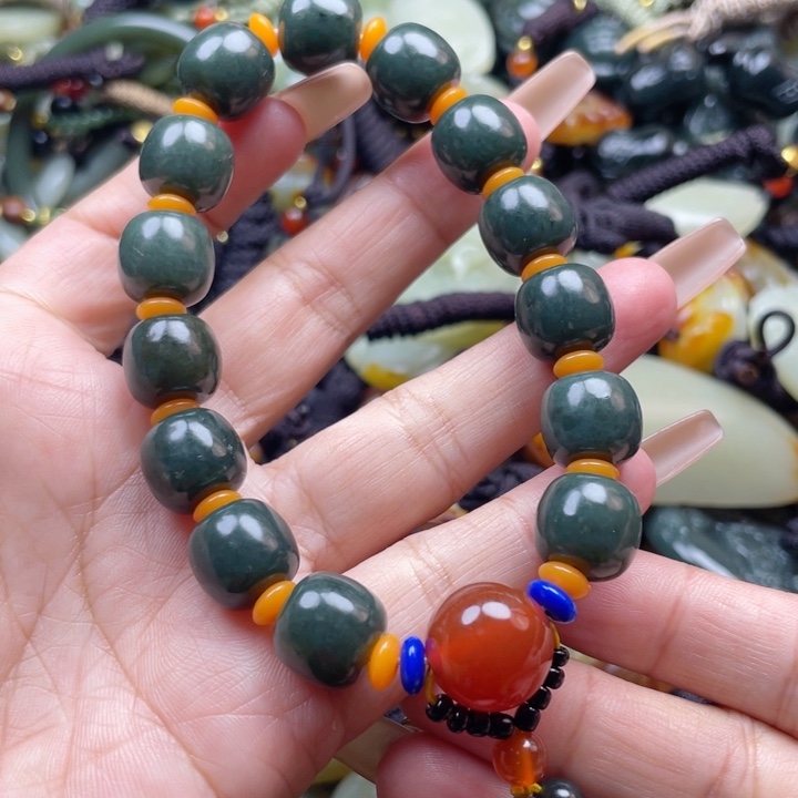 和田玉颈饰未镶嵌