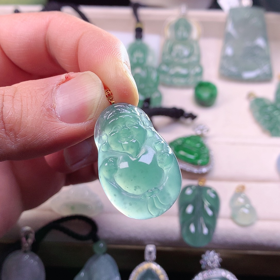 翡翠颈饰18K金镶嵌翡翠