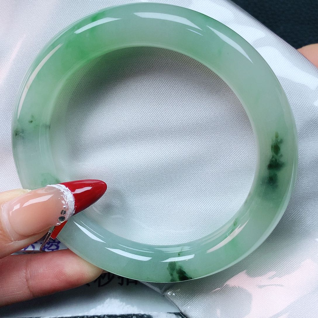 翡翠手镯未镶嵌59圈