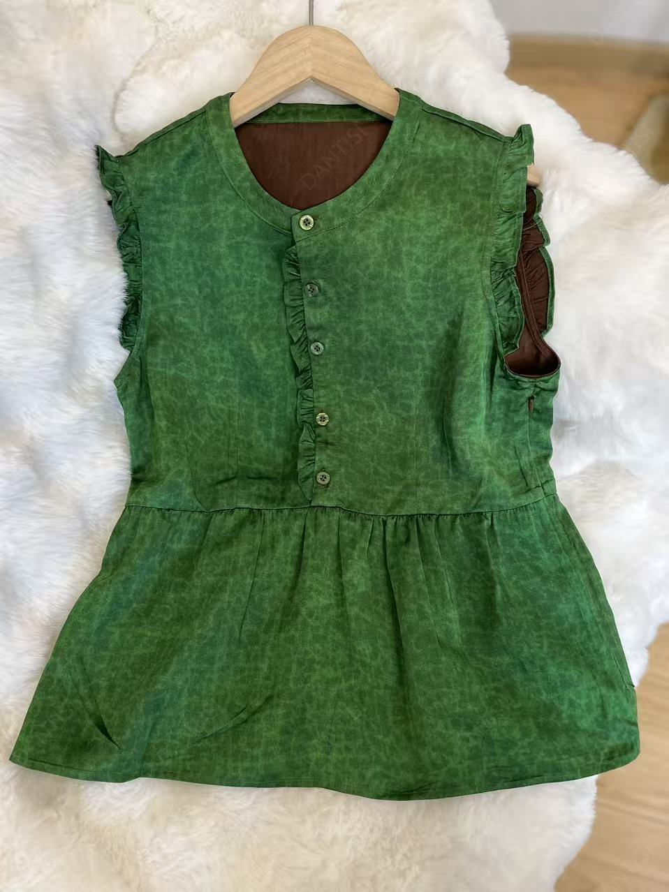 未闻绪《非遗美学》2410新中式复古印花减龄无袖花边背心