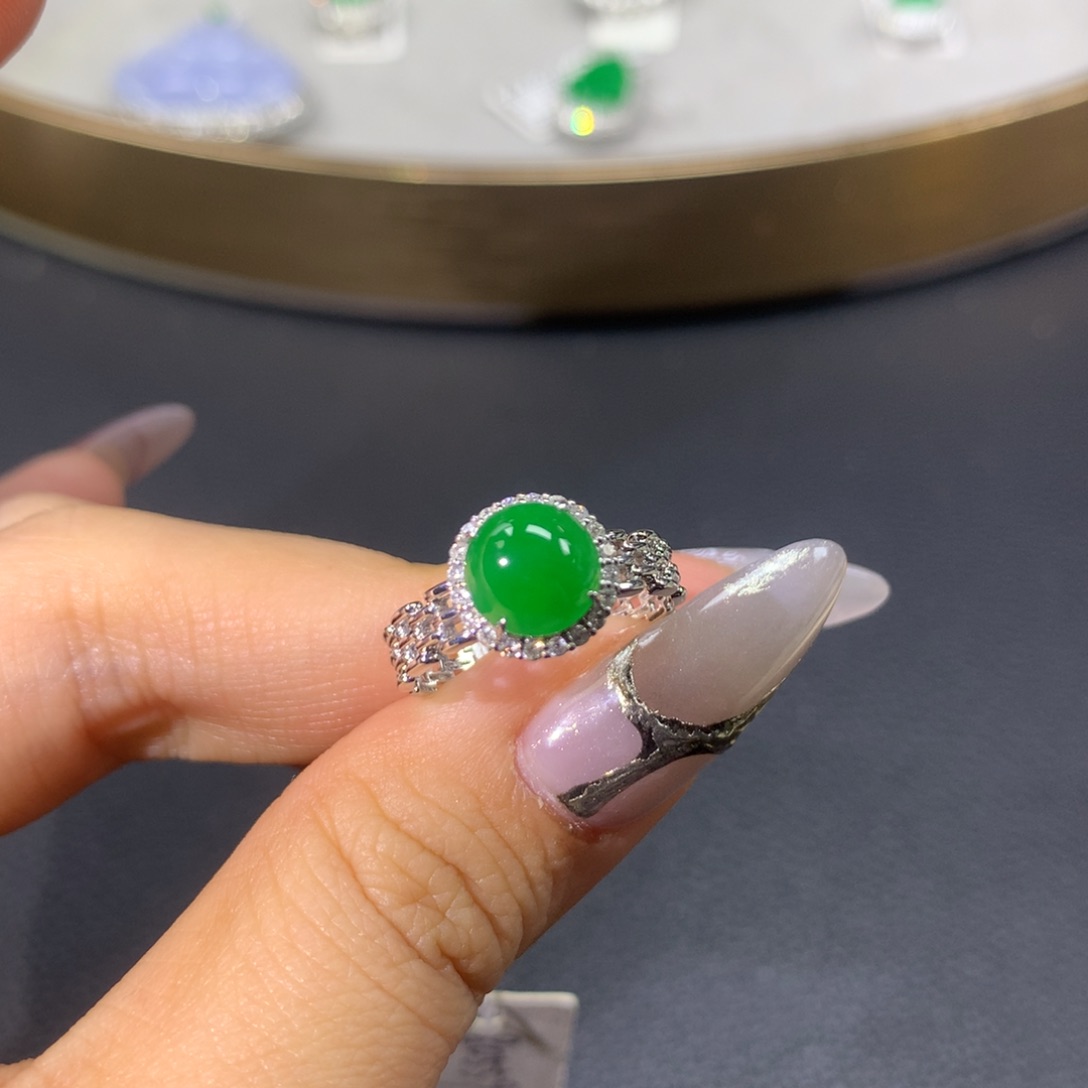 翡翠戒指18K金镶嵌翡翠