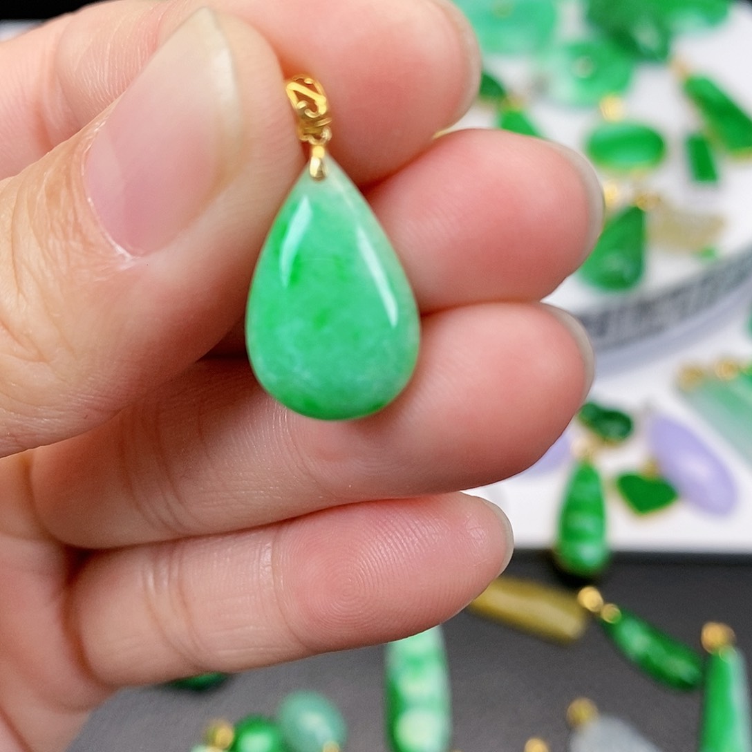 翡翠吊坠(不含链)18K金镶嵌