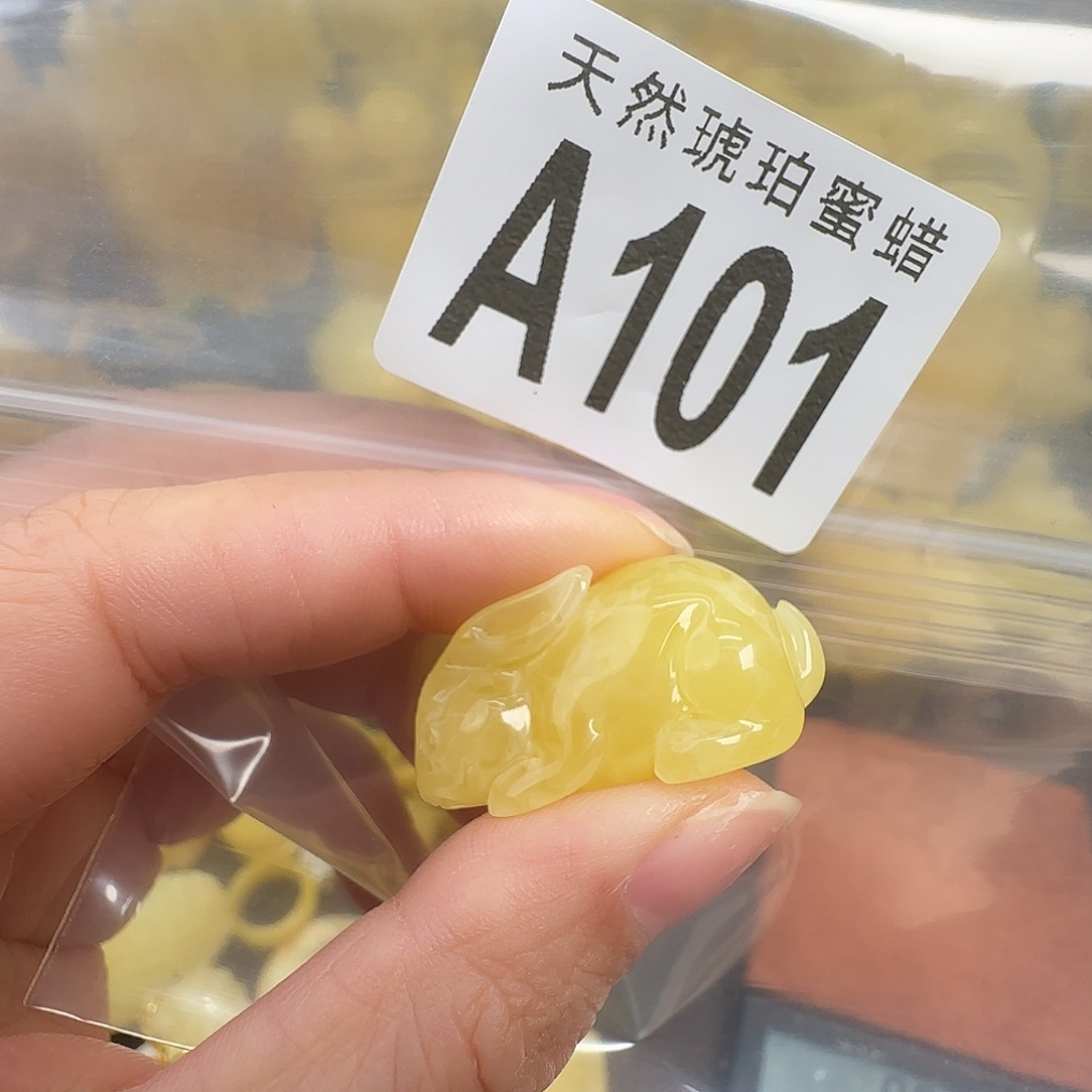 蜜蜡未镶嵌珠宝奇石