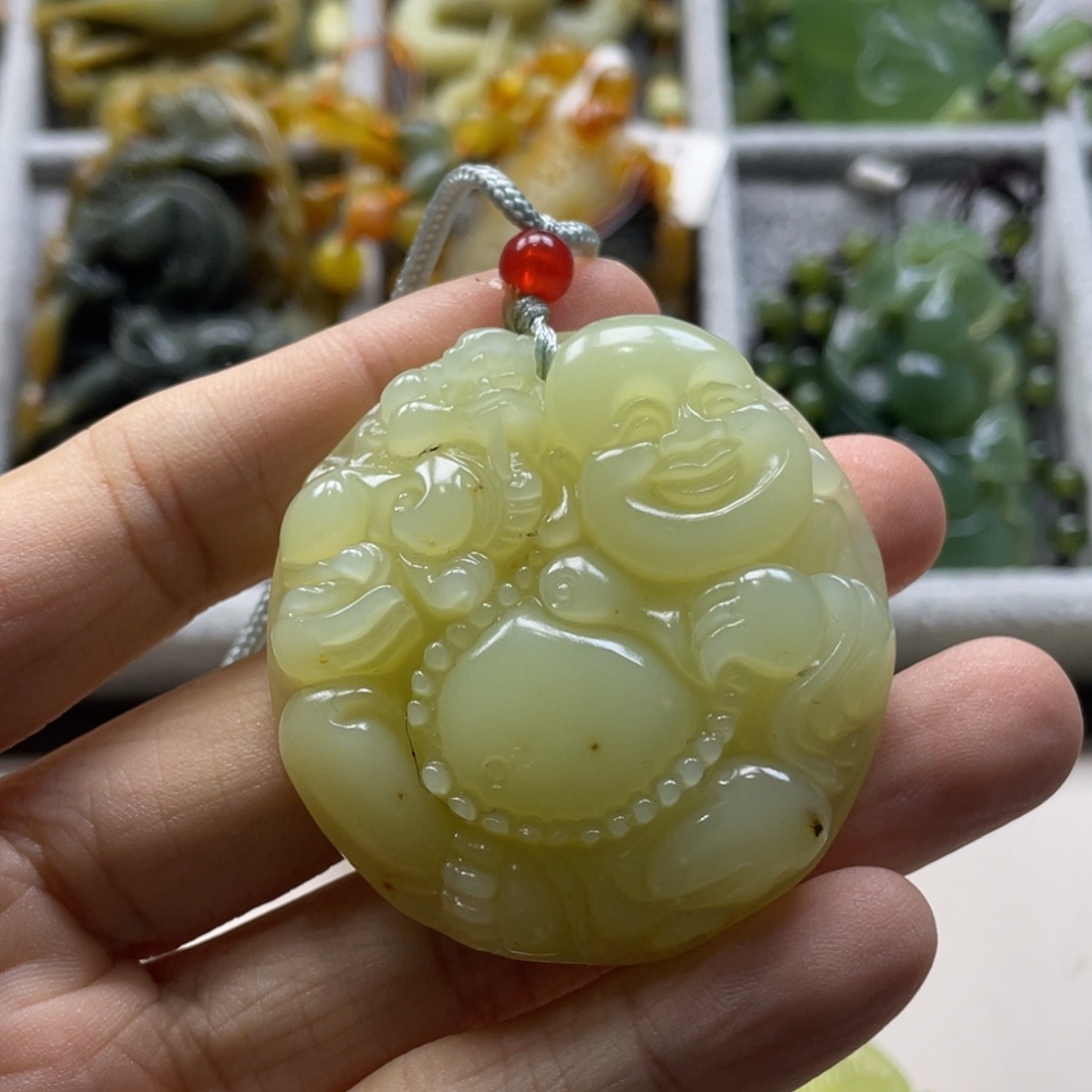 蛇纹石玉颈饰未镶嵌