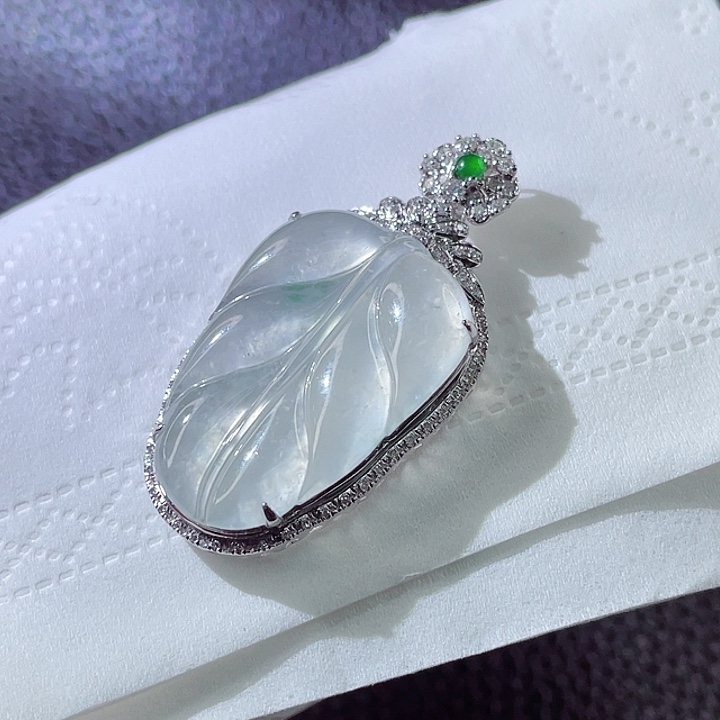 翡翠颈饰18K金镶嵌翡翠