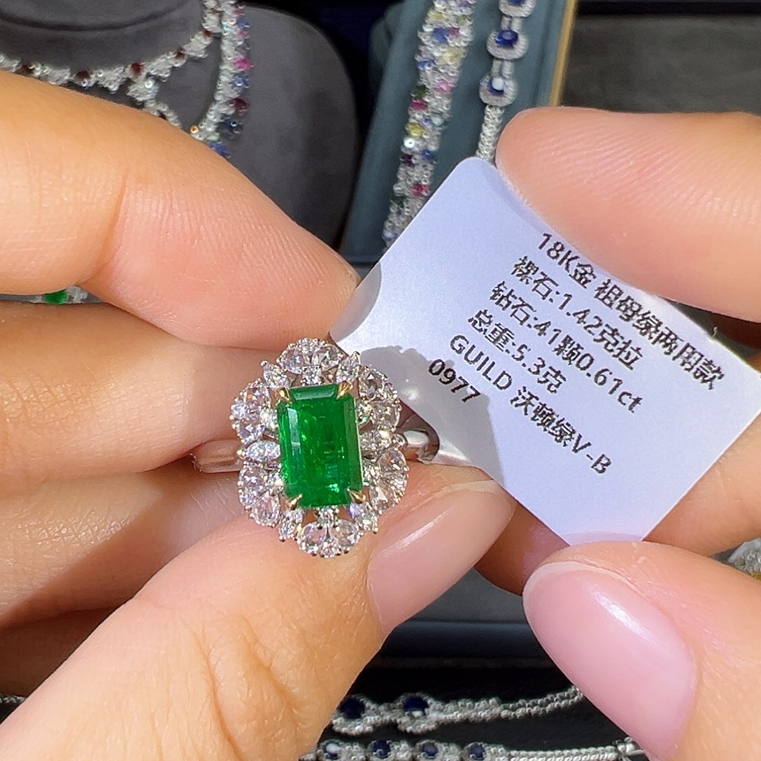 祖母绿戒指18K金镶嵌