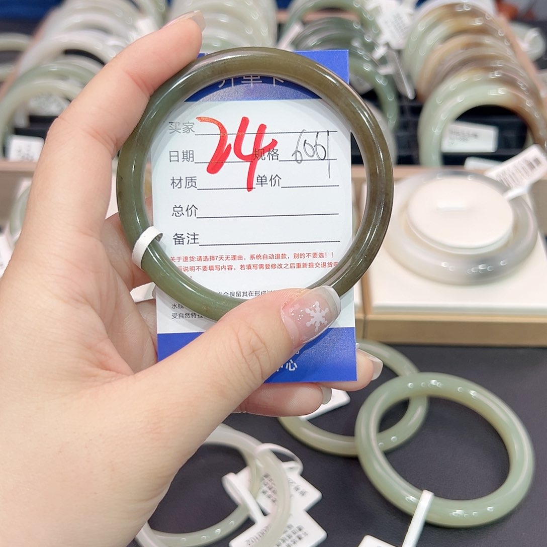 和田玉手镯未镶嵌