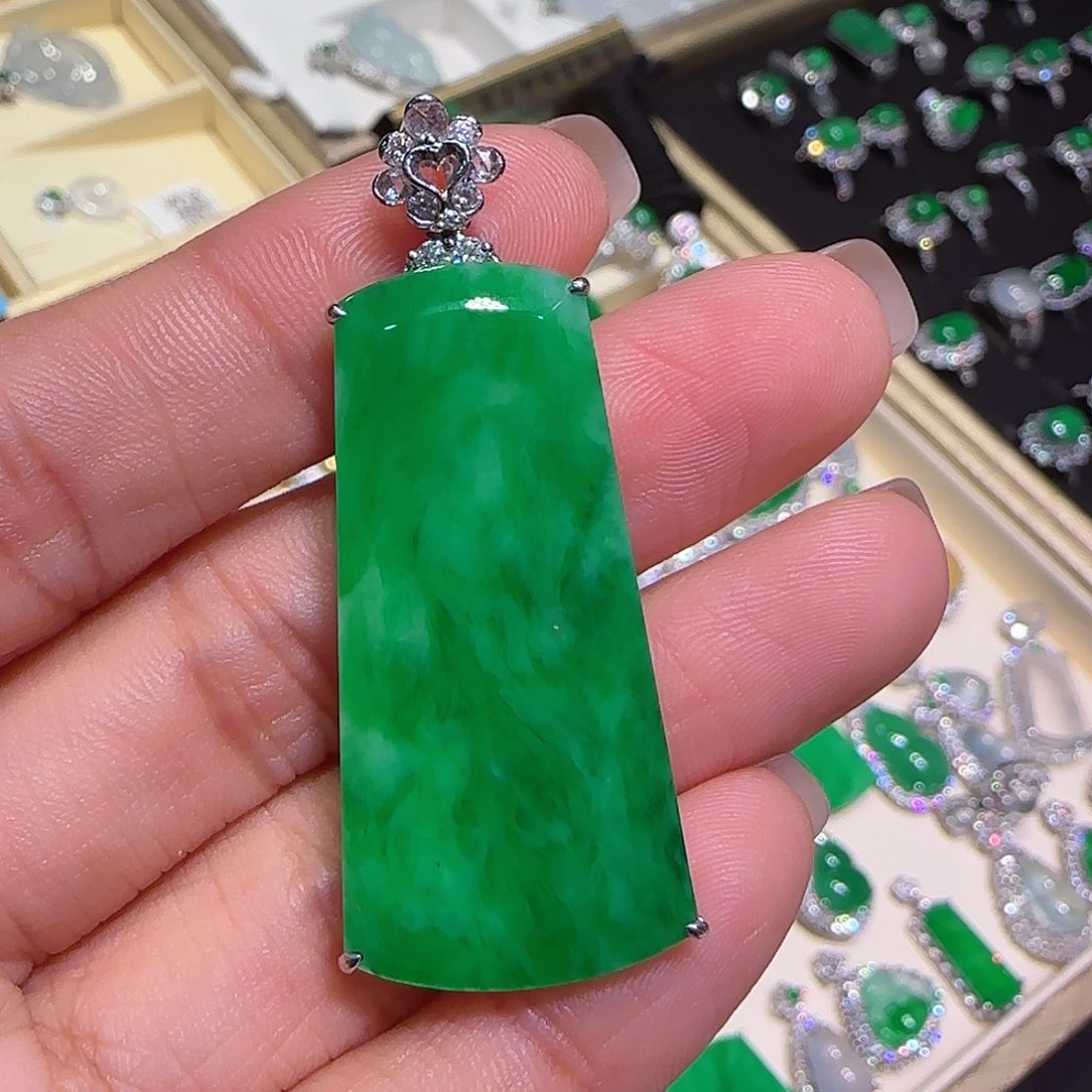 翡翠吊坠(不含链)18K金镶嵌无事牌