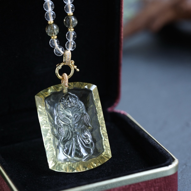 天然黄水晶九尾狐吊坠手工雕刻