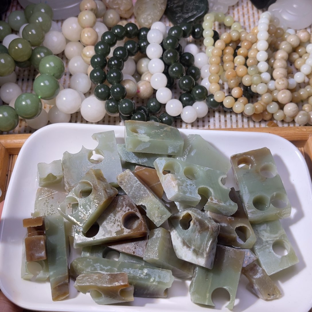 未镶嵌和田玉（糖玉）挂件冰****