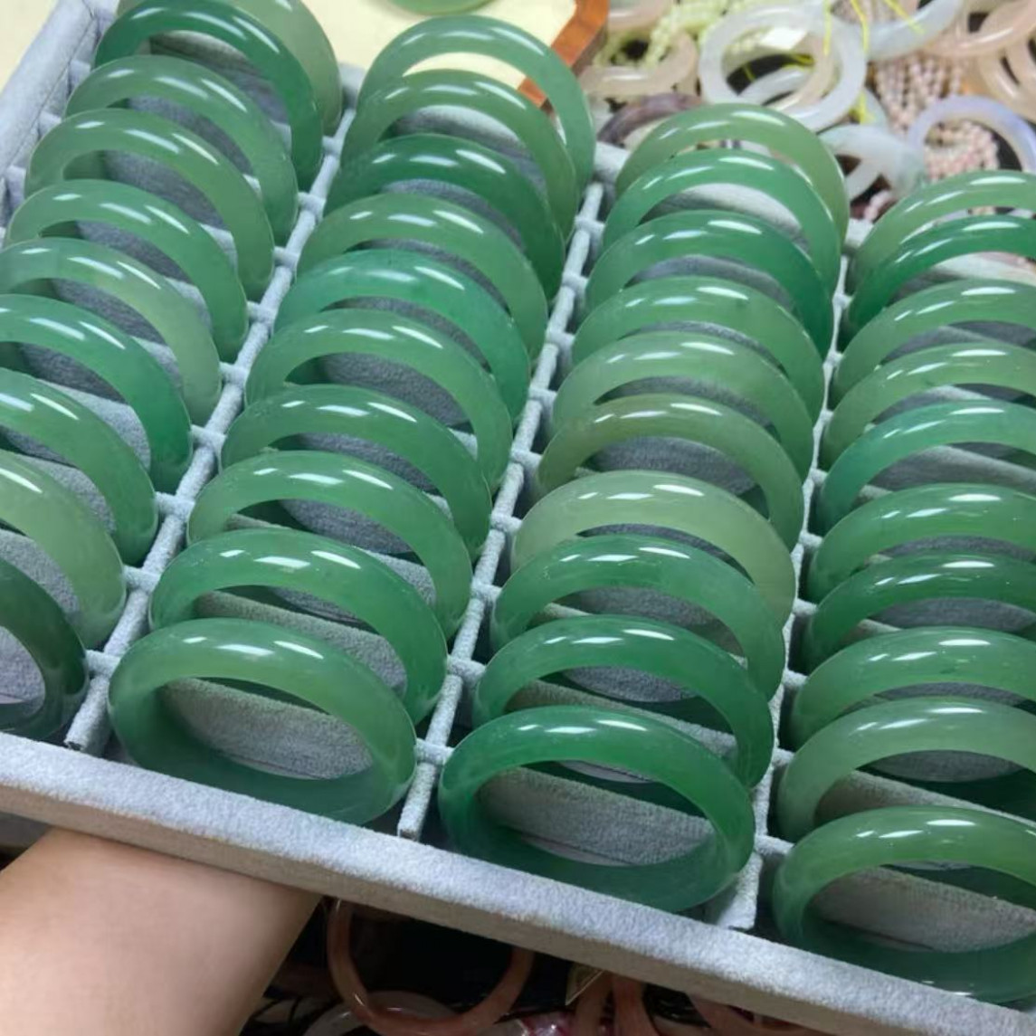 天然东陵玉手镯玉镯多样性发其一