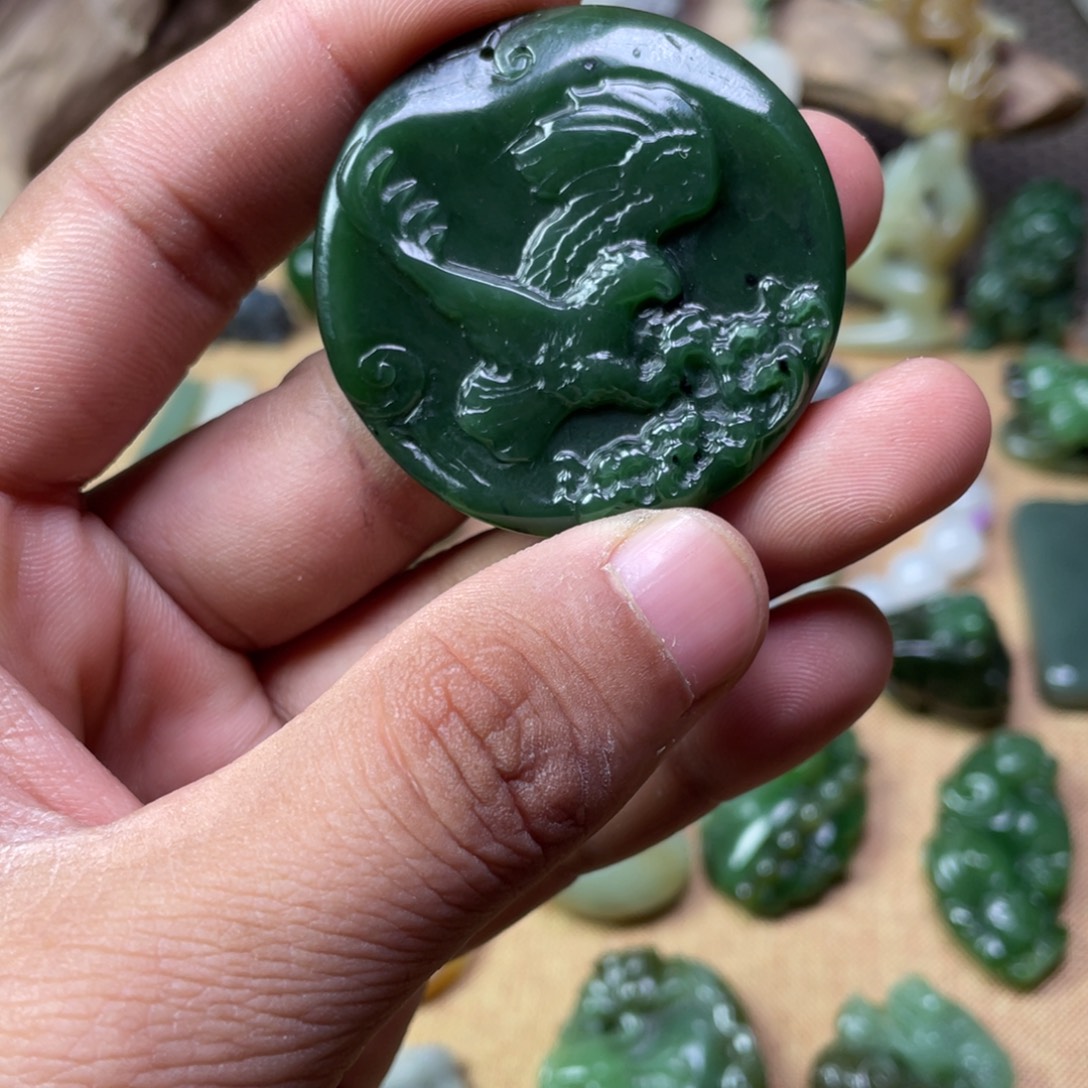 和田玉未镶嵌颈饰