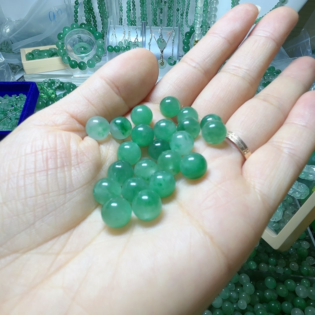 石英质玉手串未镶嵌上**儿卡8珠子一份11颗