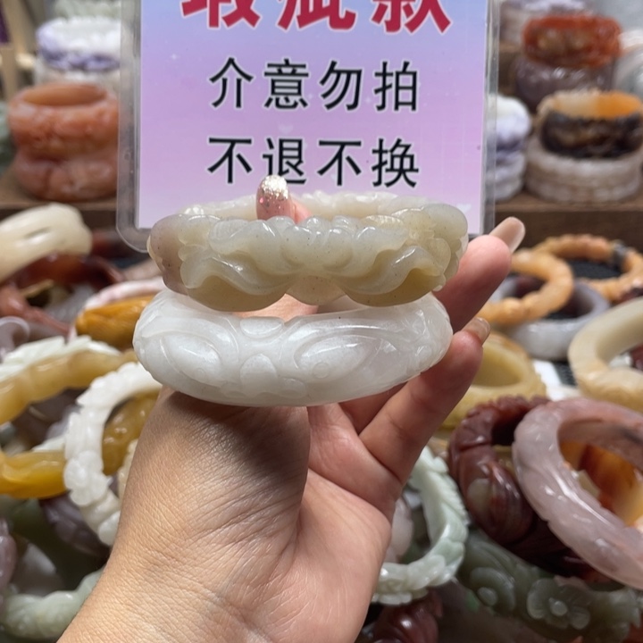 ***未镶嵌手镯石英质玉