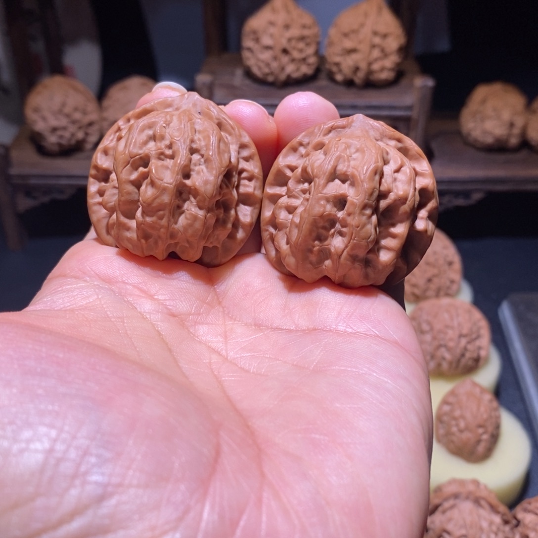 给***心文玩核桃吊坠磐石