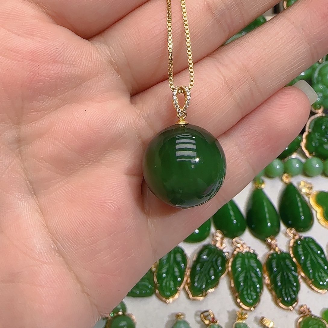 和田玉（碧玉）吊坠(不含链)18K金镶嵌