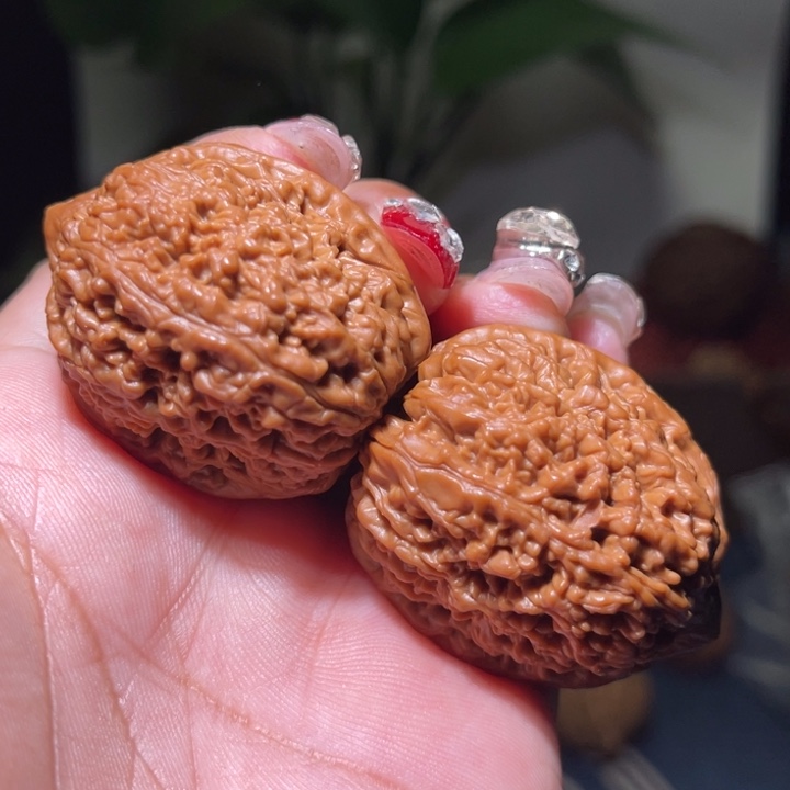 桃核把件               34