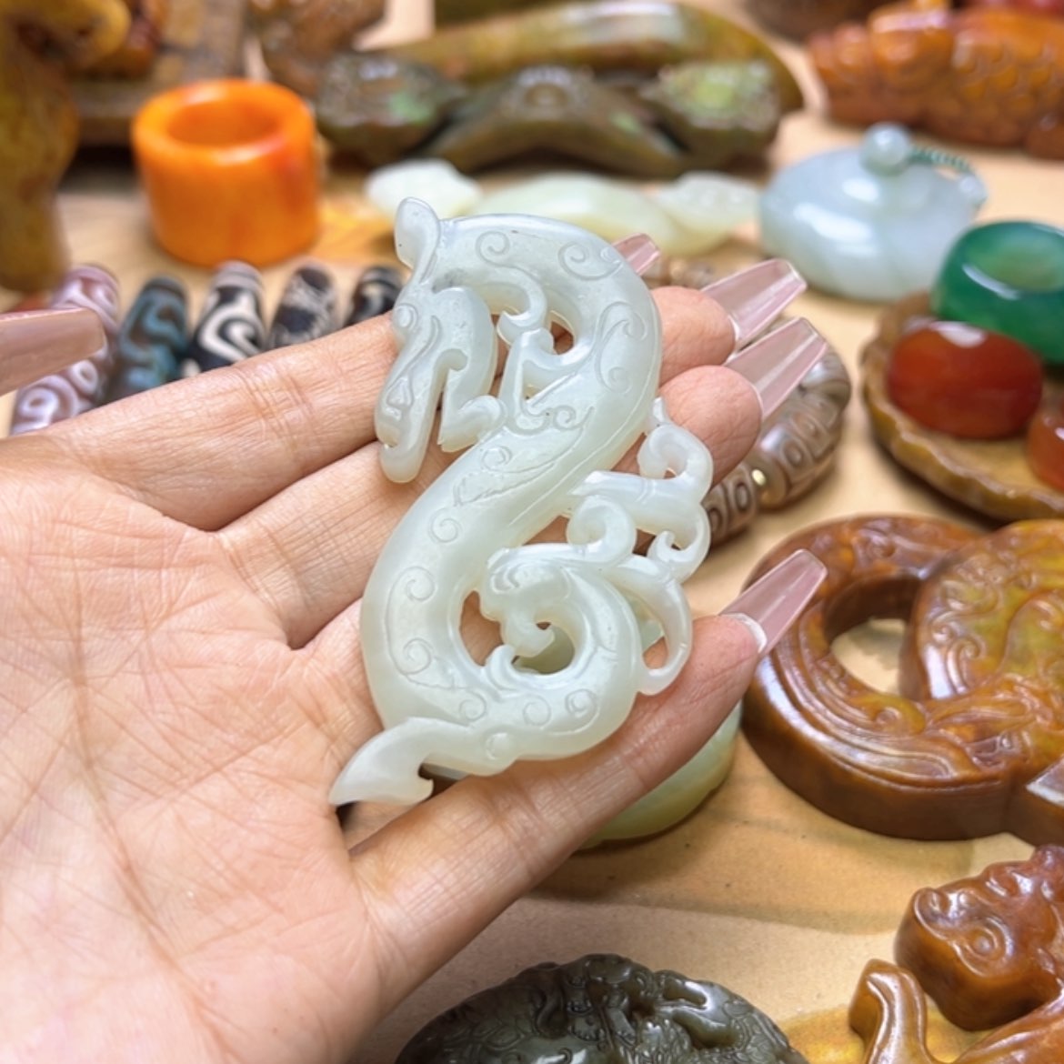 【闪购商品】蛇纹石玉颈饰未镶嵌